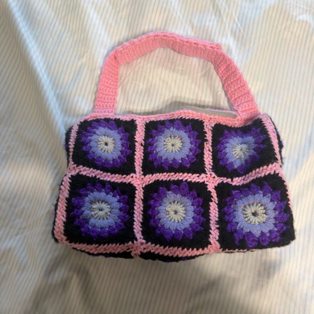 Handmade Crochet Sunburst Granny Square Zippered Bag #crochet #handmade